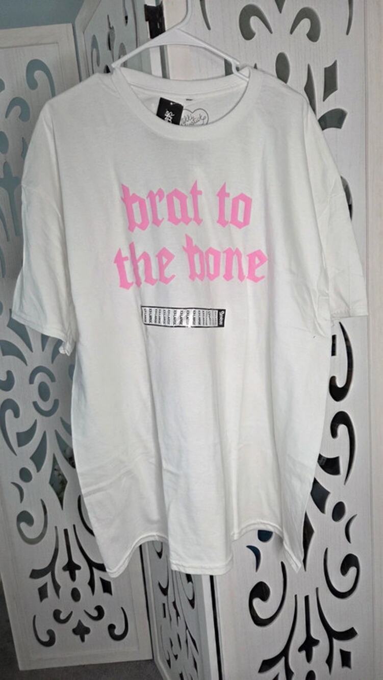 Nikki Lipstick Brat to the Bone Graphic T-Shirt White Pink 2XL Cotton Tee